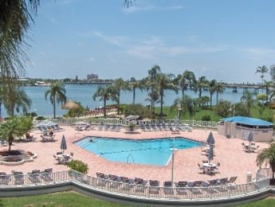 Bay front condo for rent with pool in St Petersburg, Florida